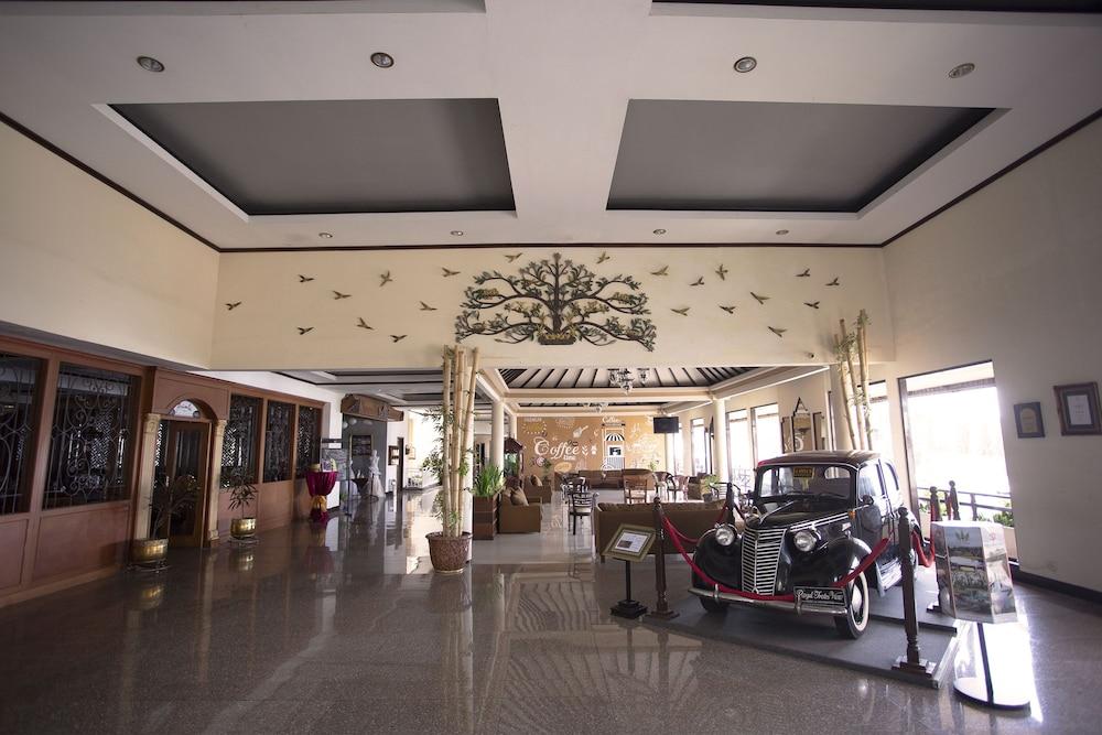 Royal Hotel Tretes Prigen Exterior photo