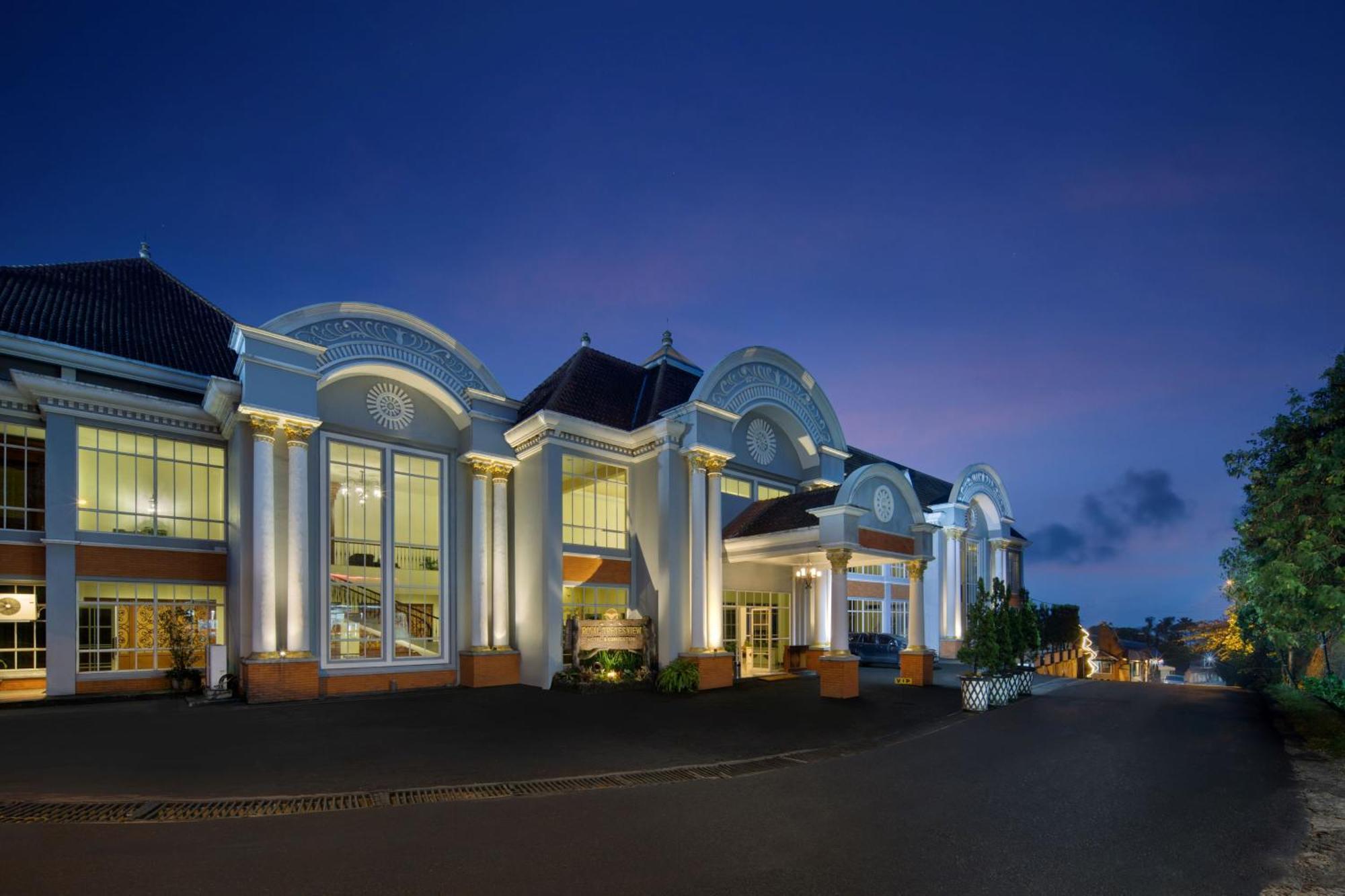 Royal Hotel Tretes Prigen Exterior photo